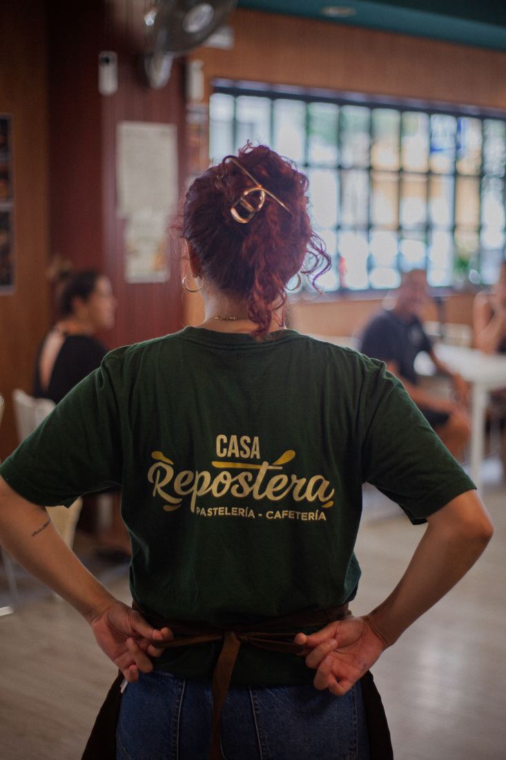 Equipo de Casa Repostera con su camiseta de marca